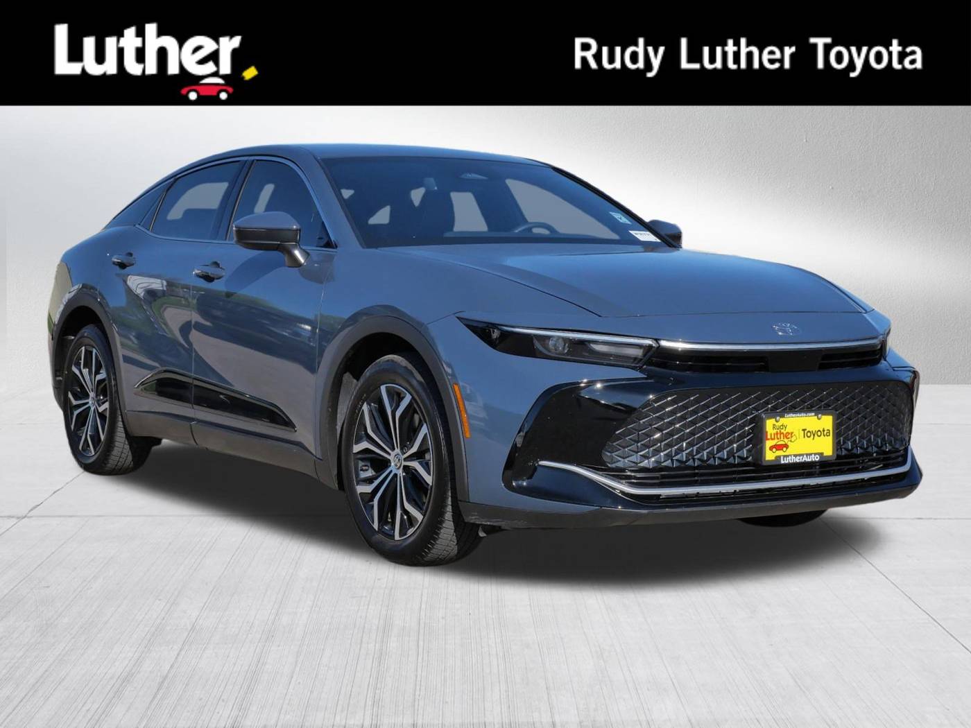 2025 Toyota Crown XLE — Sedan — 2,803 mi — Golden Valley, MN