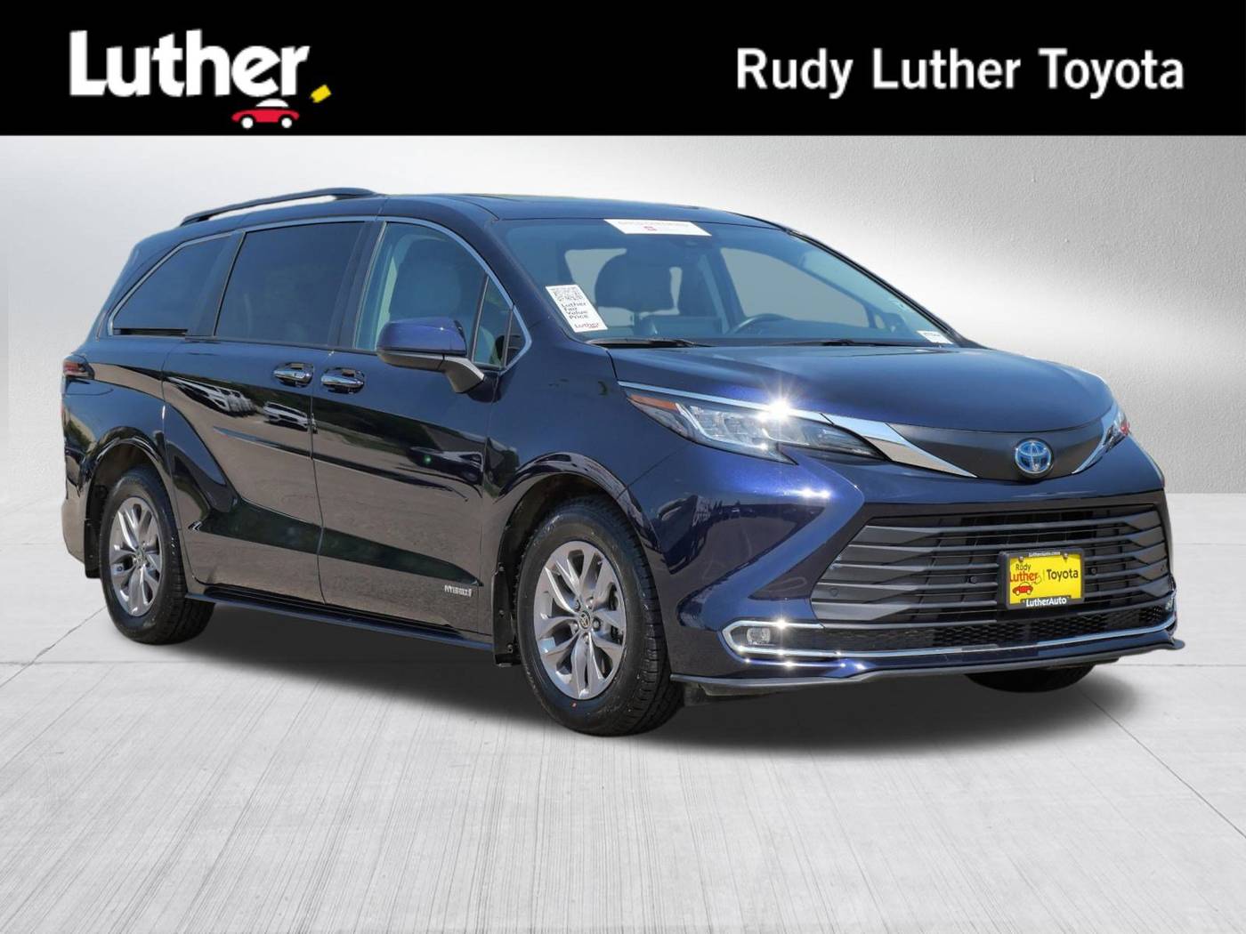2021 Toyota Sienna XLE — Minivan — 50,701 mi — Golden Valley, MN