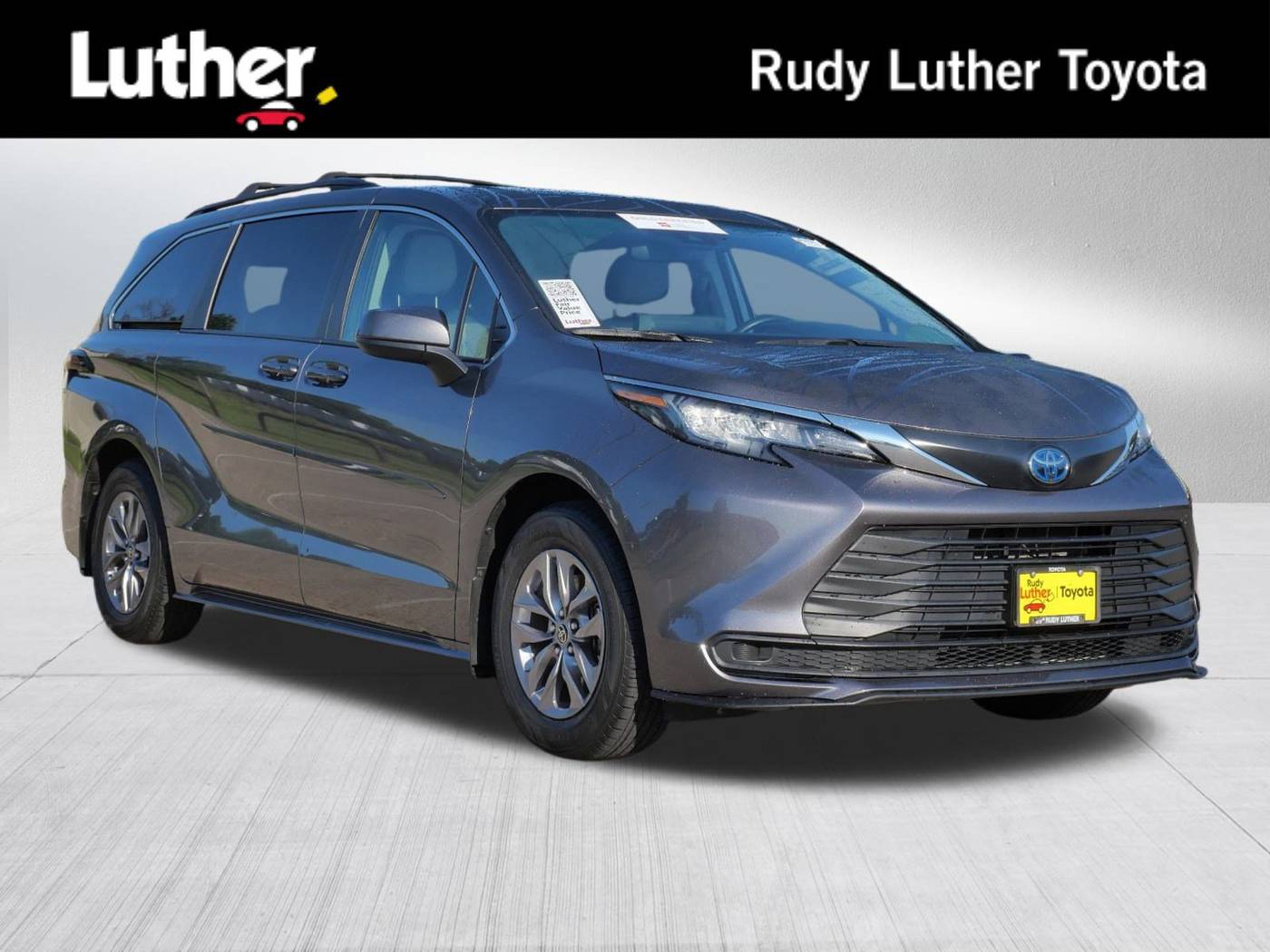 2023 Toyota Sienna LE — Minivan — 26,753 mi — Golden Valley, MN