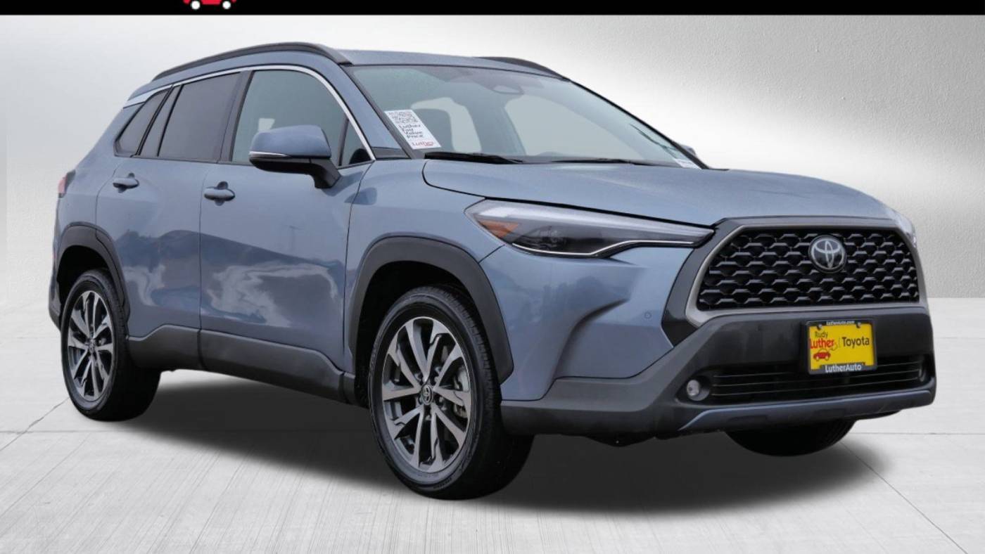 2023 Toyota Corolla Cross XLE — SUV — 28,660 mi — Golden Valley, MN
