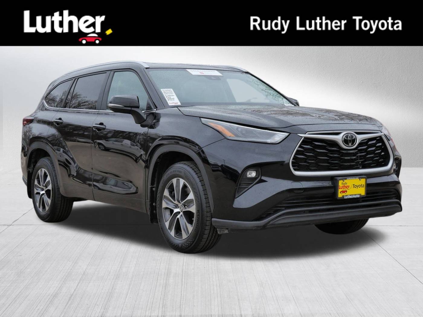 2024 Toyota Highlander XLE — SUV — 37,174 mi — Golden Valley, MN