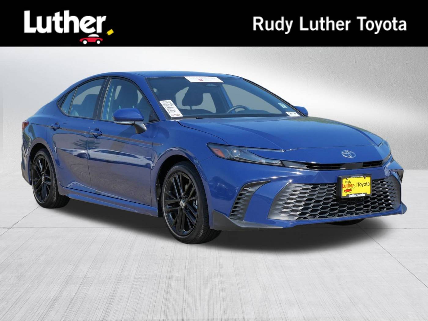 2025 Toyota Camry SE — Sedan — 12,333 mi — Golden Valley, MN