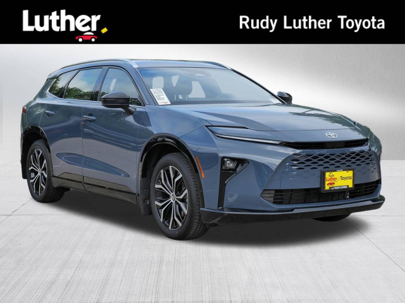2025 Toyota Crown Signia XLE — SUV — 3,363 mi — Golden Valley, MN