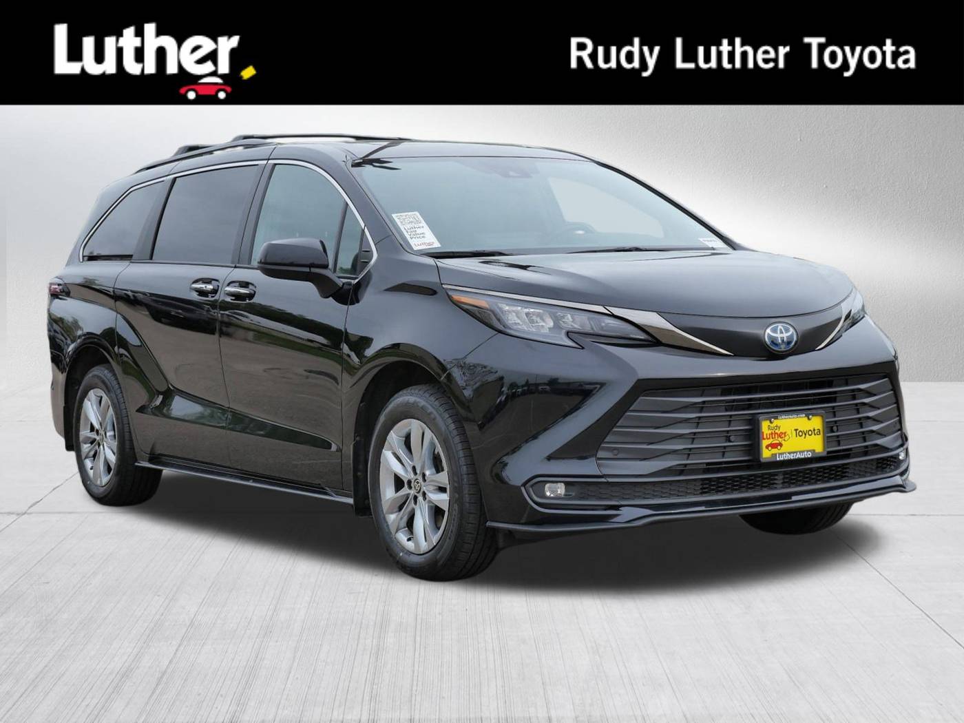 2022 Toyota Sienna XLE Woodland Edition — Minivan — 47,550 mi — Golden Valley, MN
