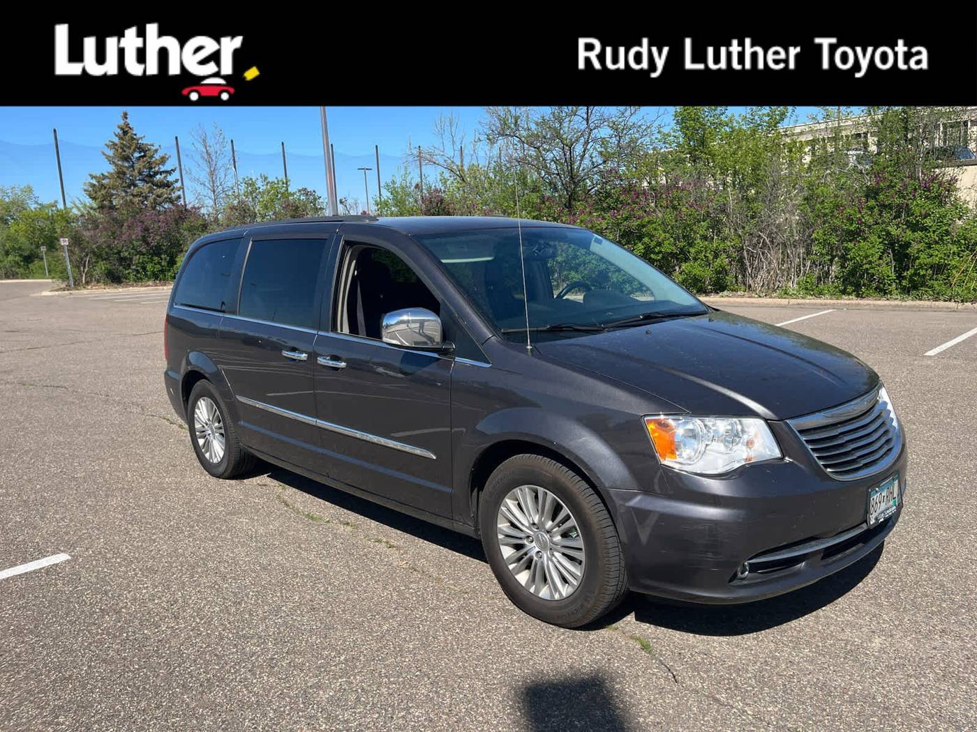 2015 Chrysler Town & Country Touring-L — Minivan — 82,195 mi — Golden Valley, MN