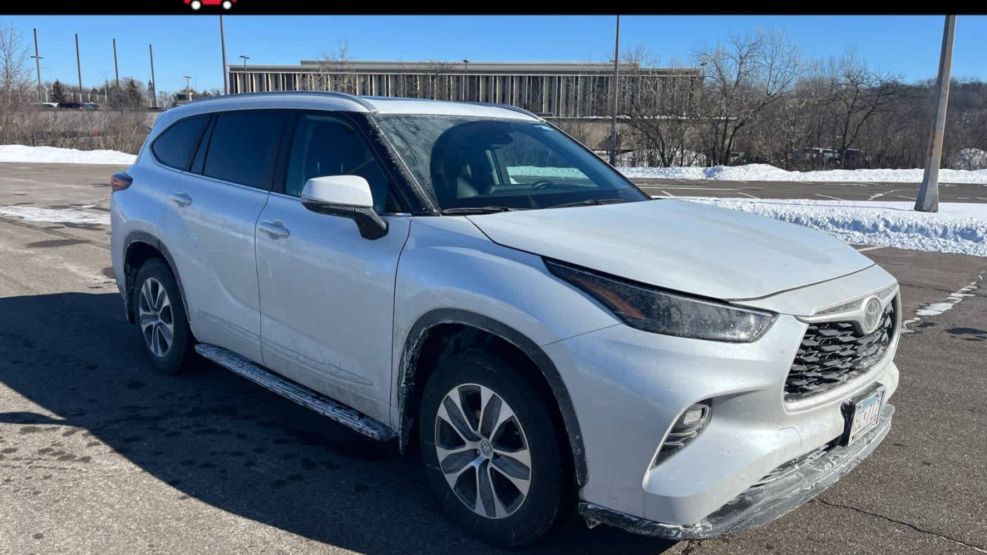 2023 Toyota Highlander XLE — SUV — 26,443 mi — Golden Valley, MN