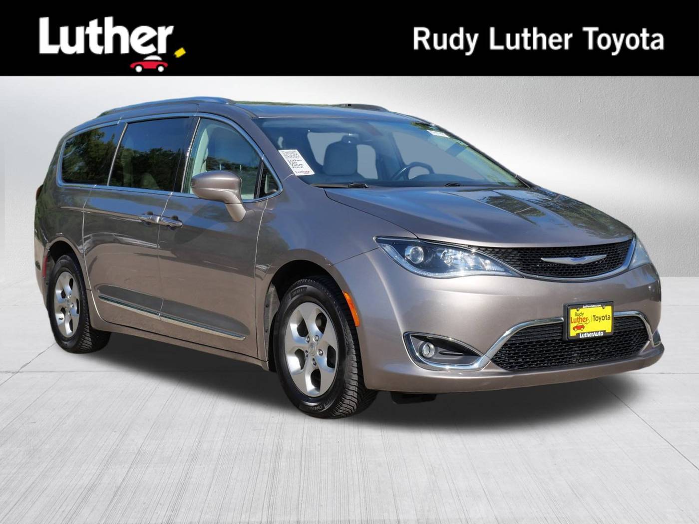 2017 Chrysler Pacifica Touring L Plus — Minivan — 122,663 mi — Golden Valley, MN