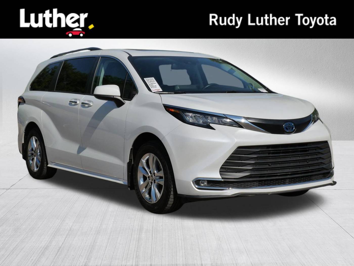 2022 Toyota Sienna XLE — Minivan — 103,875 mi — Golden Valley, MN