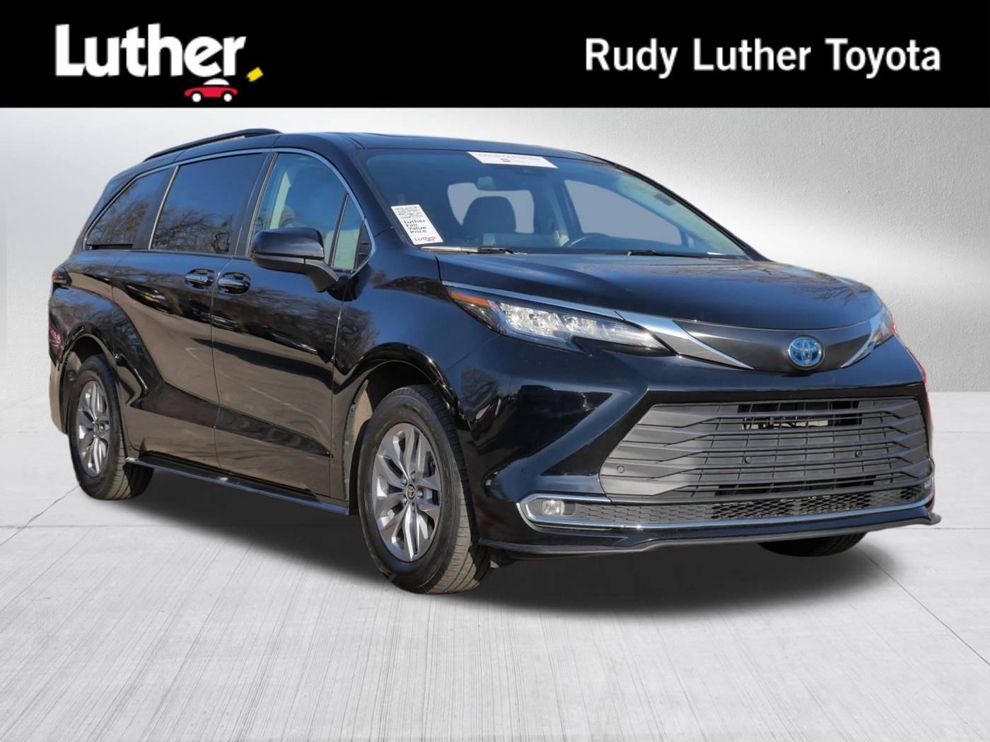 2022 Toyota Sienna XLE — Minivan — 66,229 mi — Golden Valley, MN