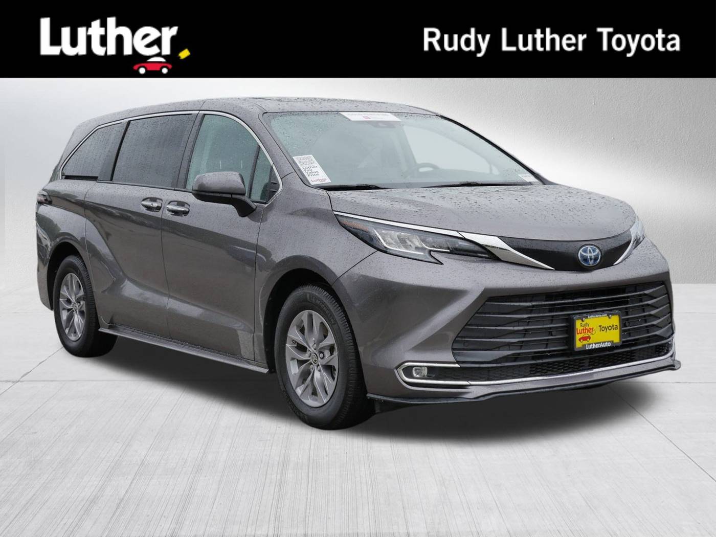 2023 Toyota Sienna XLE — Minivan — 54,461 mi — Golden Valley, MN