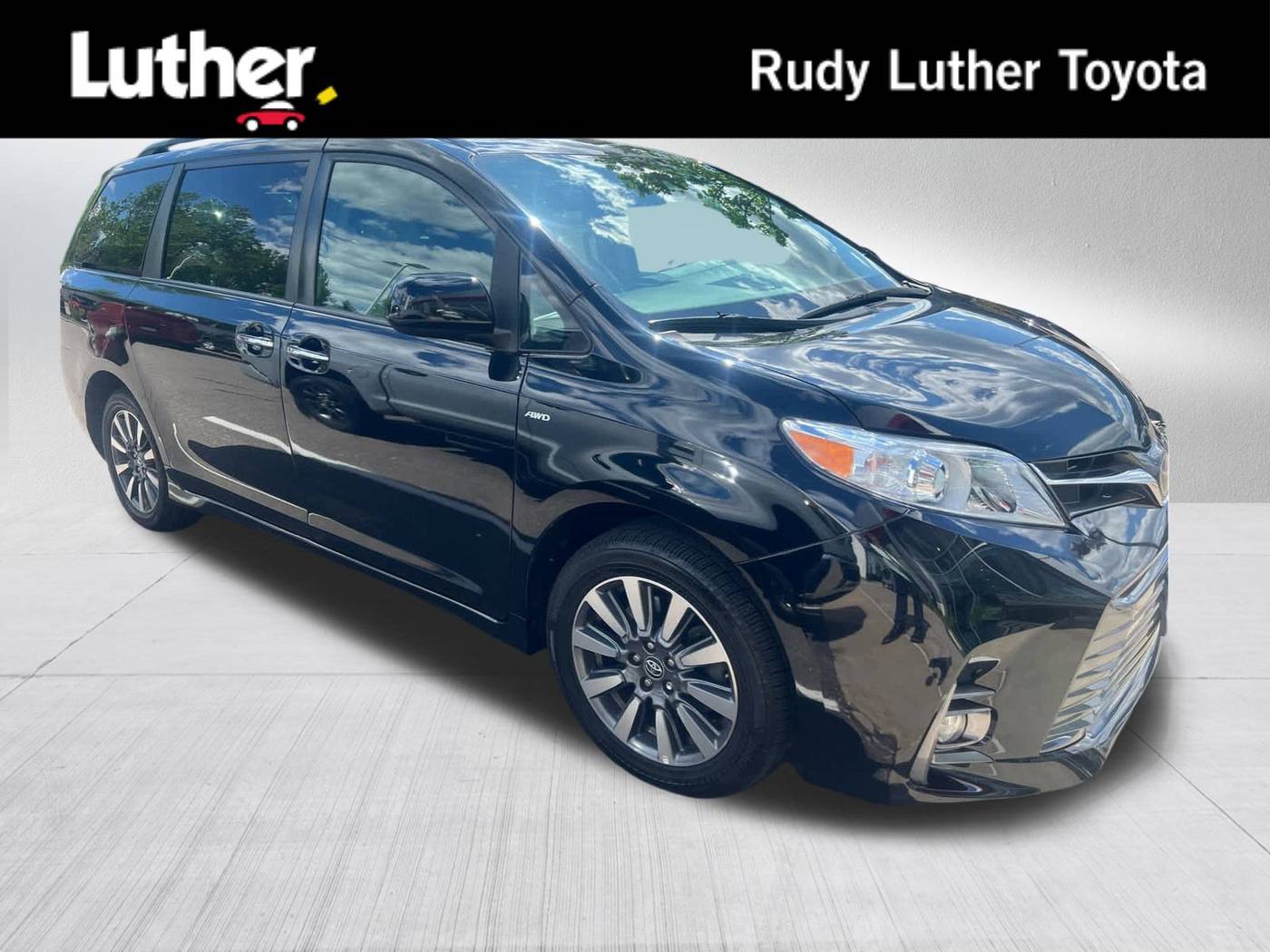 2018 Toyota Sienna XLE — Minivan — 80,347 mi — Golden Valley, MN