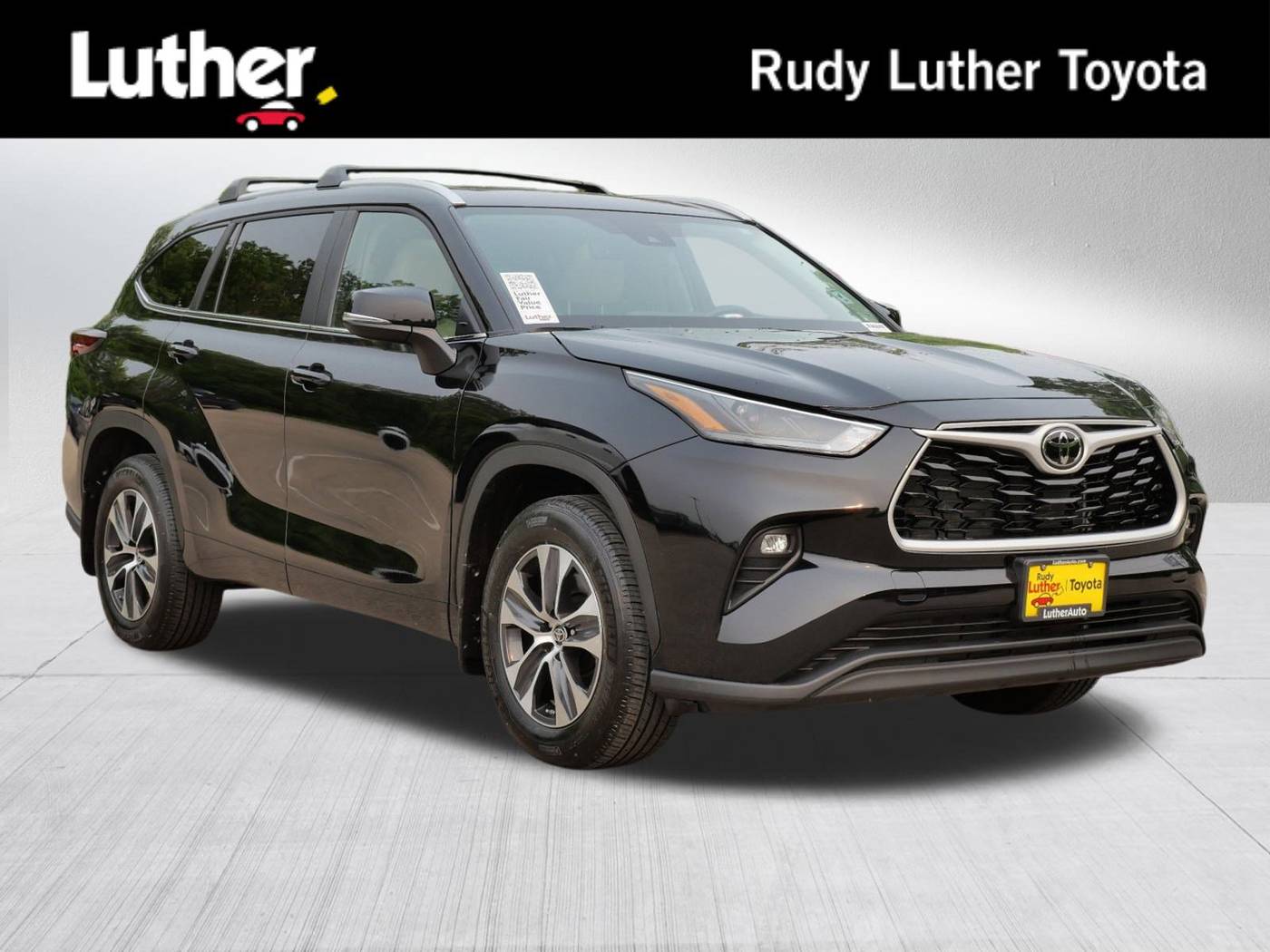 2024 Toyota Highlander XLE — SUV — 12,071 mi — Golden Valley, MN