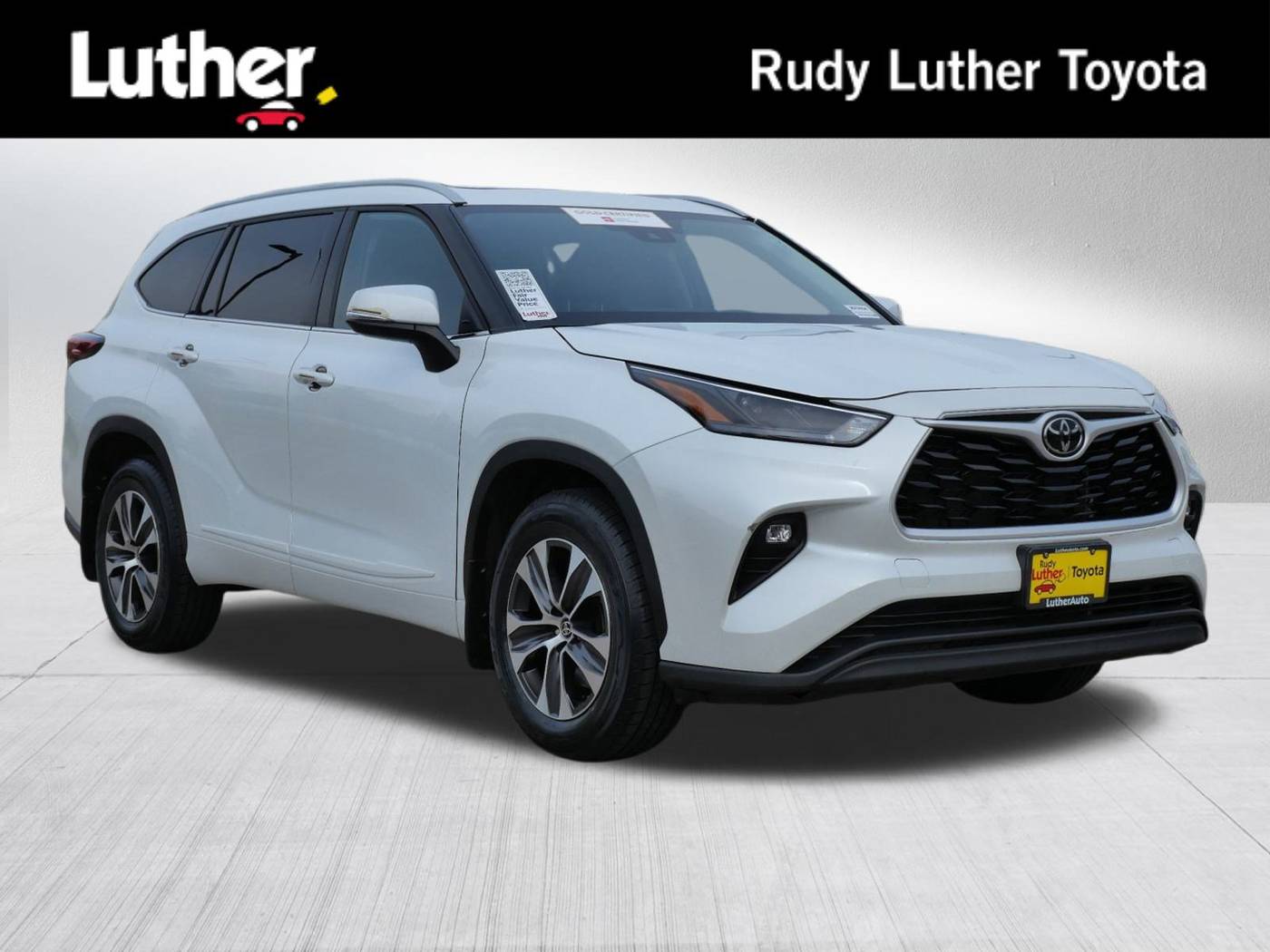 2022 Toyota Highlander XLE — SUV — 34,139 mi — Golden Valley, MN