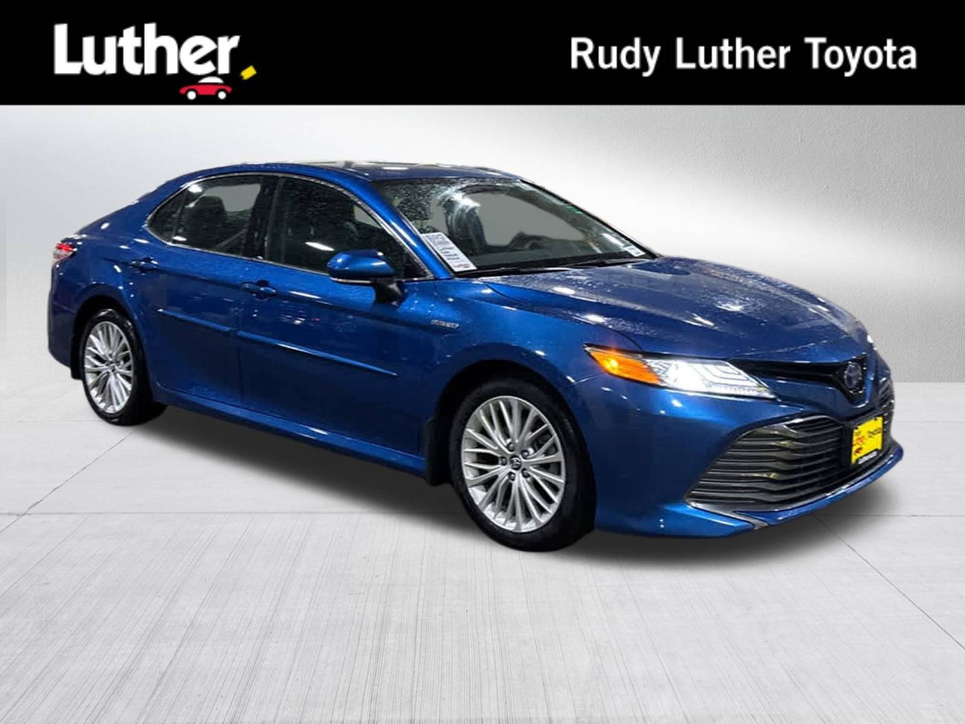 2020 Toyota Camry Hybrid XLE — Sedan — 28,155 mi — Golden Valley, MN
