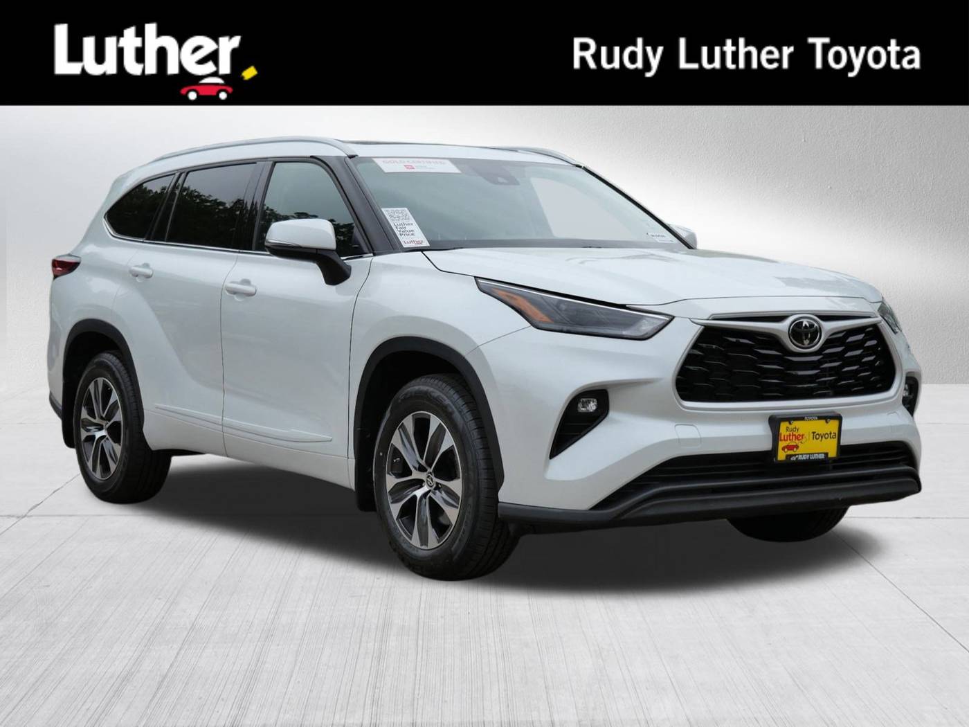 2022 Toyota Highlander XLE — SUV — 26,805 mi — Golden Valley, MN