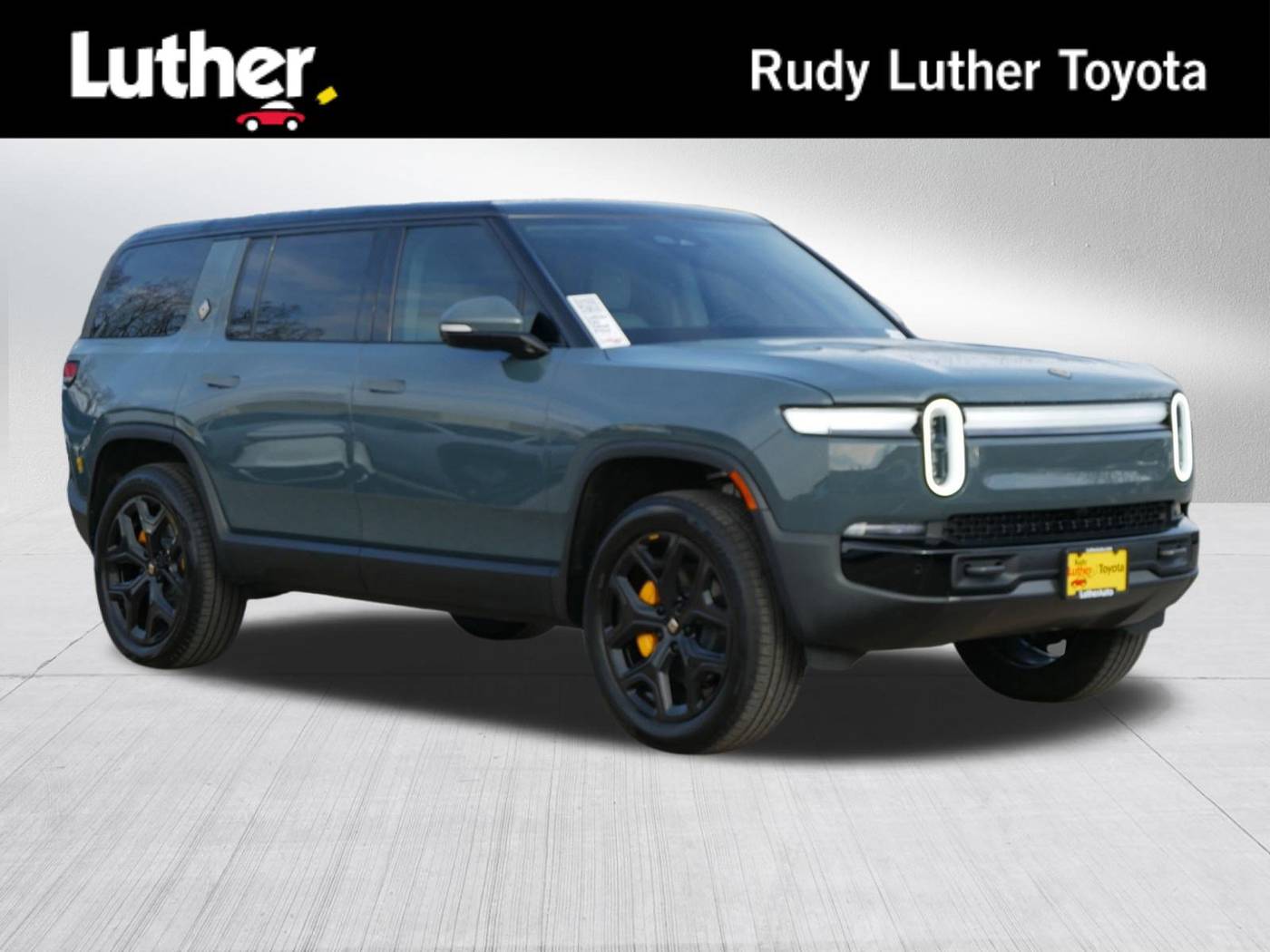 2025 Rivian R1S Premium — SUV — 1,750 mi — Golden Valley, MN