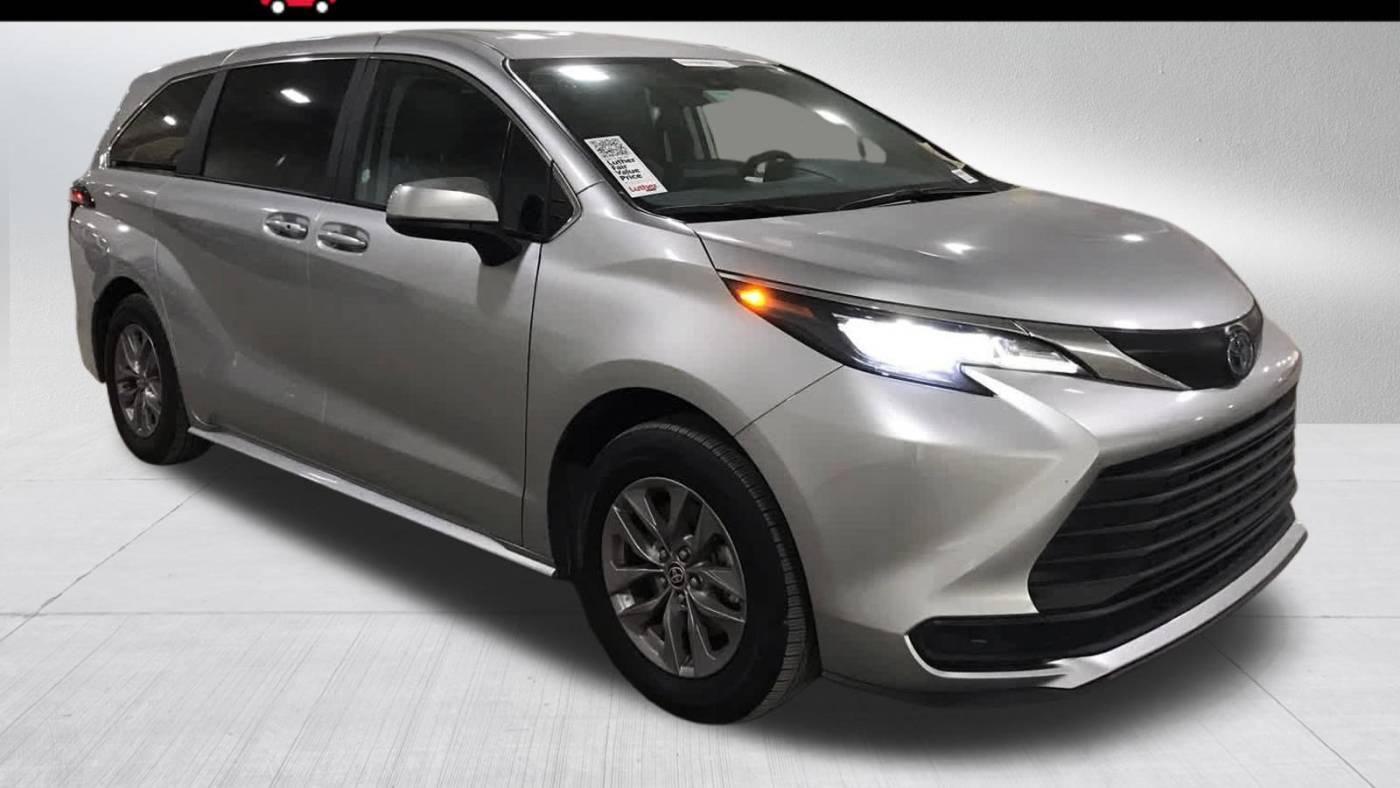 2024 Toyota Sienna LE — Minivan — 25,297 mi — Golden Valley, MN