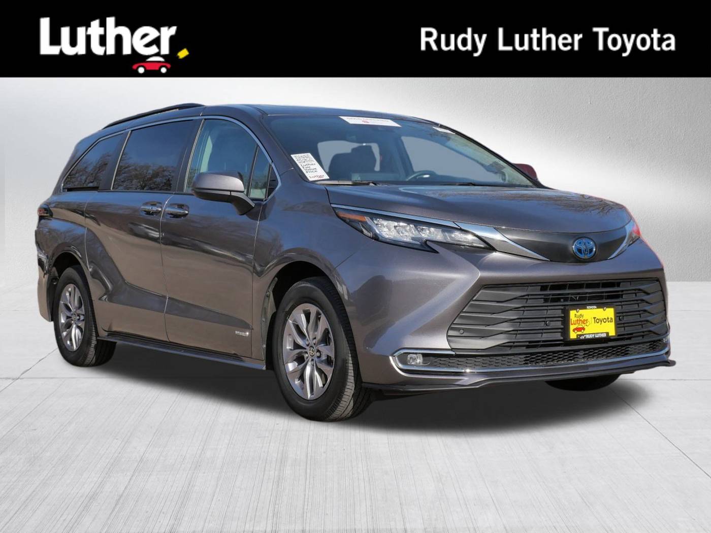 2021 Toyota Sienna XLE — Minivan — 24,447 mi — Golden Valley, MN