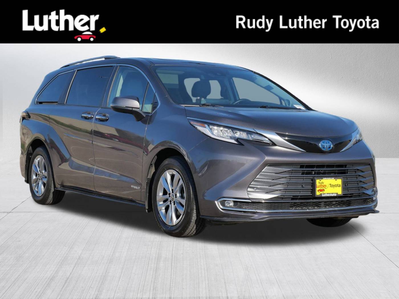 2021 Toyota Sienna Limited — Minivan — 35,176 mi — Golden Valley, MN