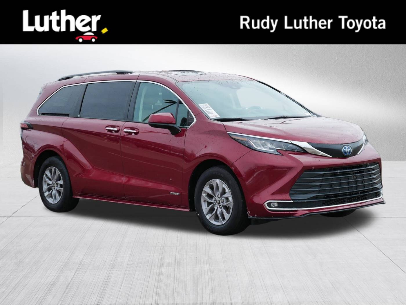 2021 Toyota Sienna XLE — Minivan — 31,349 mi — Golden Valley, MN
