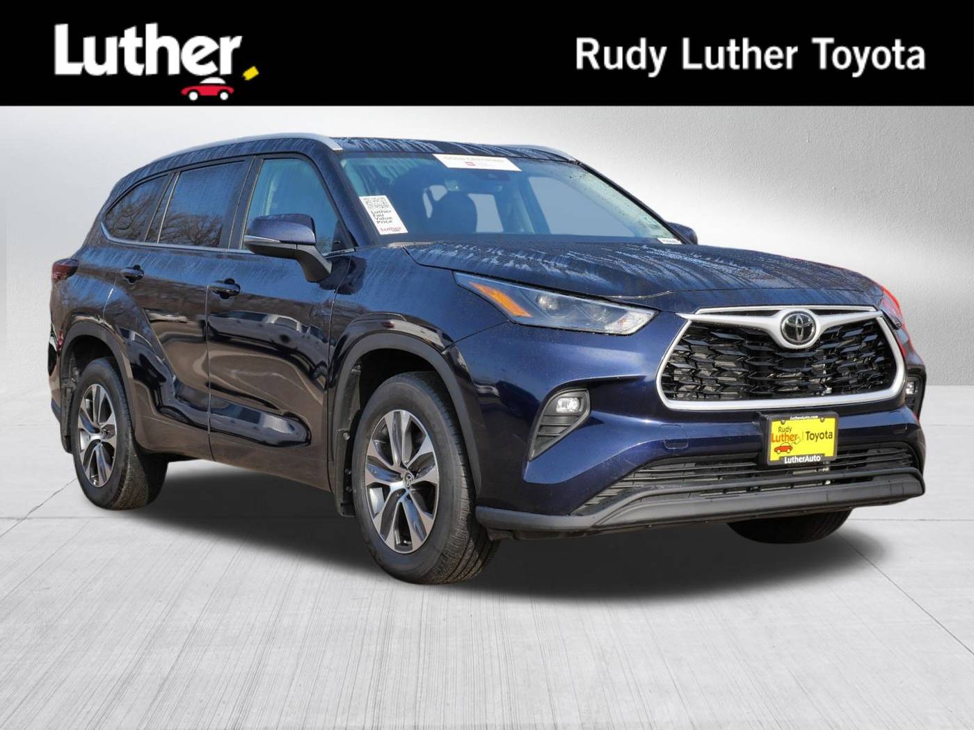 2024 Toyota Highlander XLE — SUV — 32,359 mi — Golden Valley, MN