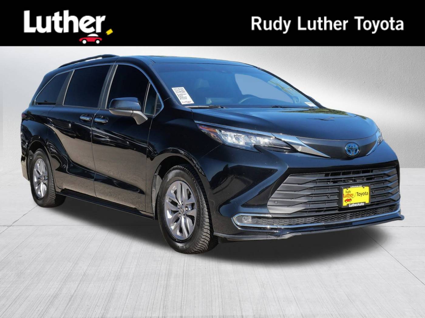 2023 Toyota Sienna XLE — Minivan — 54,512 mi — Golden Valley, MN