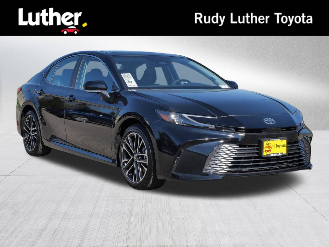 2025 Toyota Camry XLE — Sedan — 741 mi — Golden Valley, MN