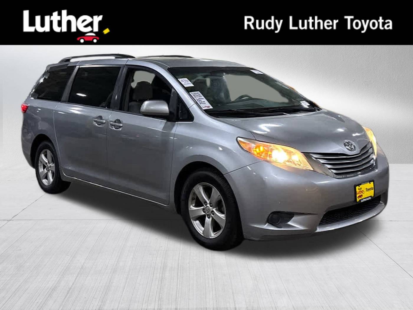 2015 Toyota Sienna LE — Minivan — 111,667 mi — Golden Valley, MN