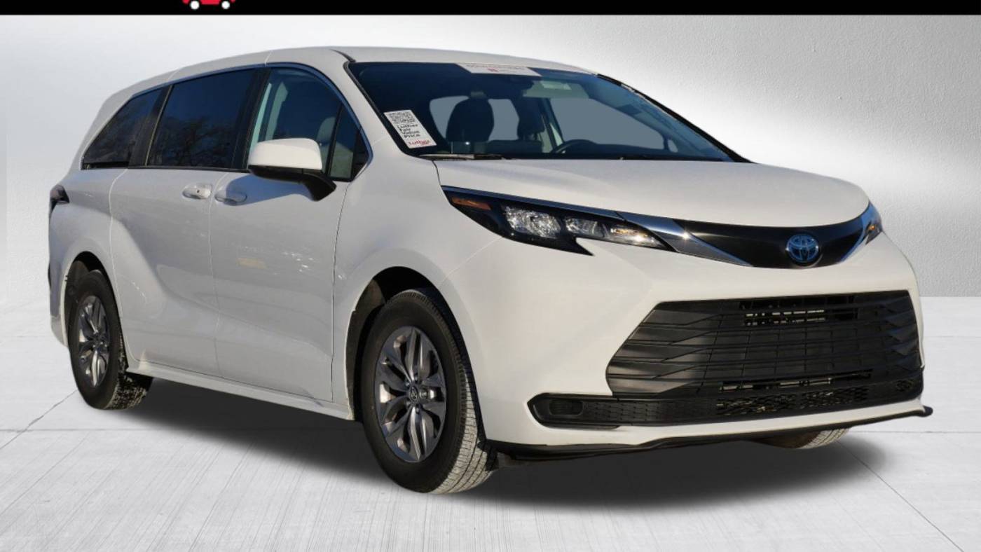 2024 Toyota Sienna LE — Minivan — 18,358 mi — Golden Valley, MN