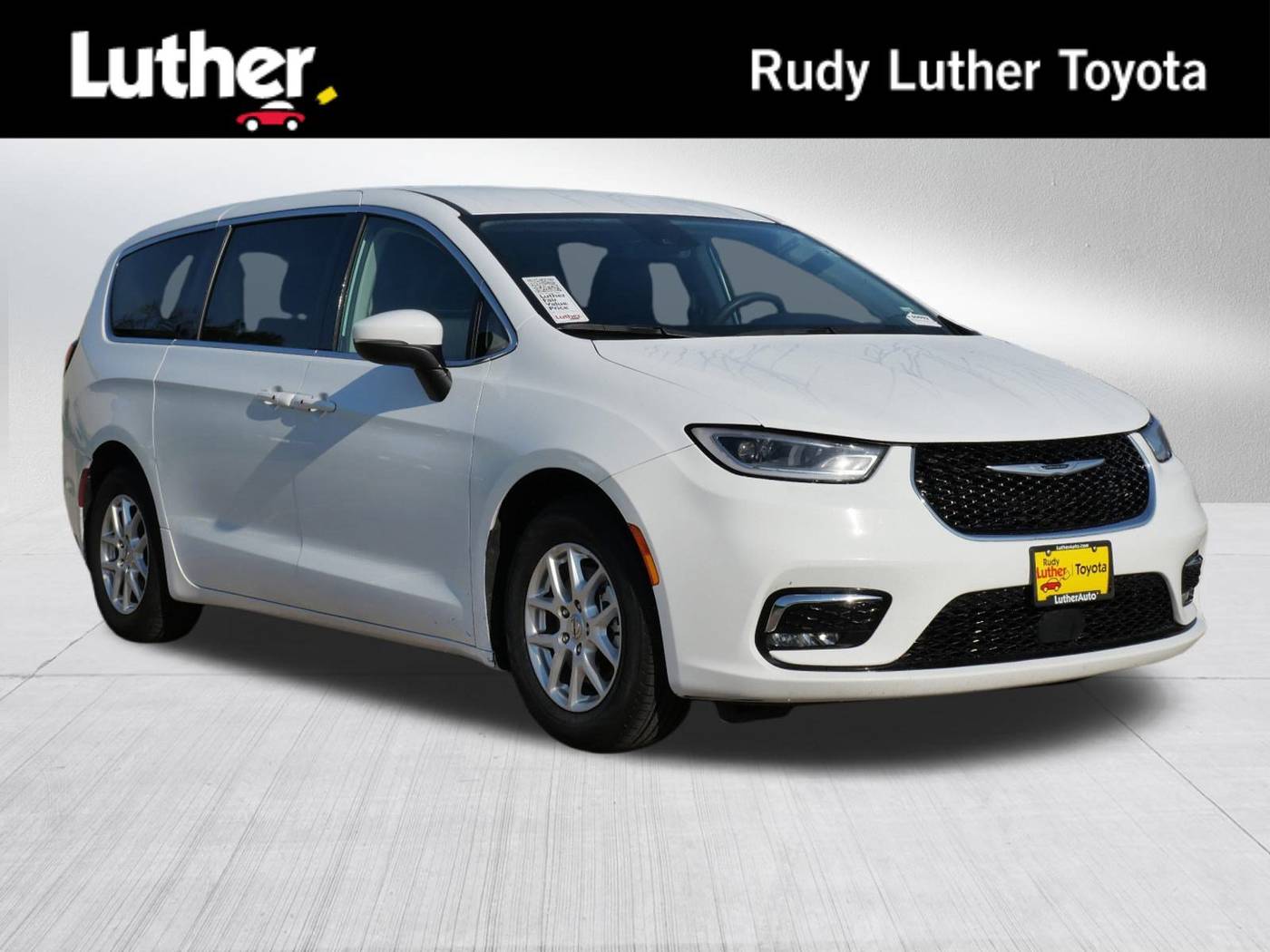 2023 Chrysler Pacifica Touring L — Minivan — 76,144 mi — Golden Valley, MN