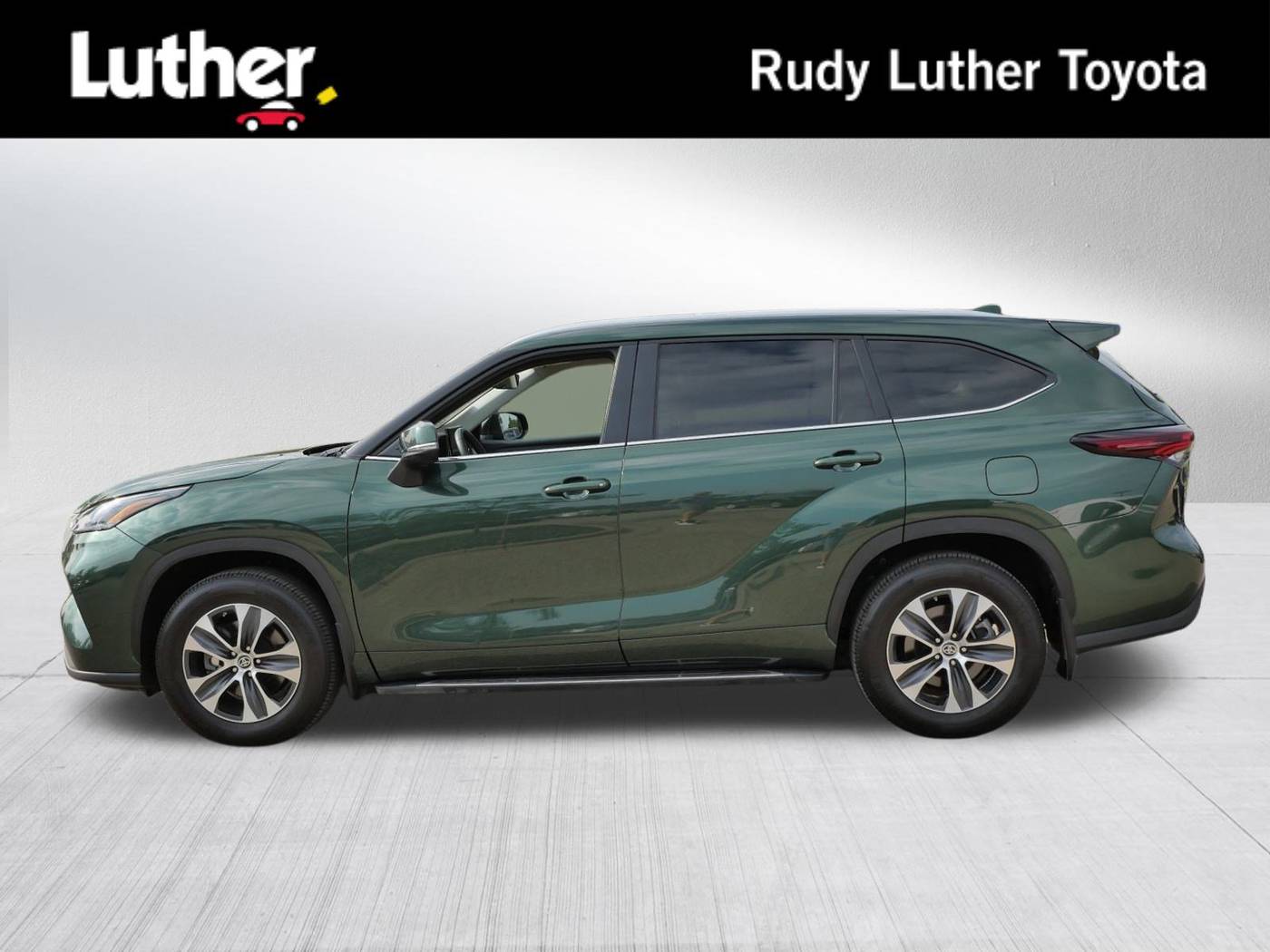 2024 Toyota Highlander XLE — SUV — 24,940 mi — Golden Valley, MN