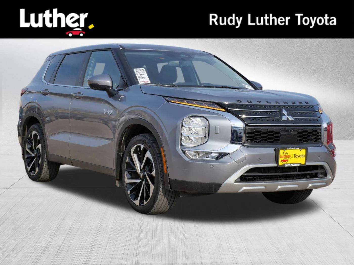 2023 Mitsubishi Outlander Plug-In Hybrid SE — SUV — 22,150 mi — Golden Valley, MN