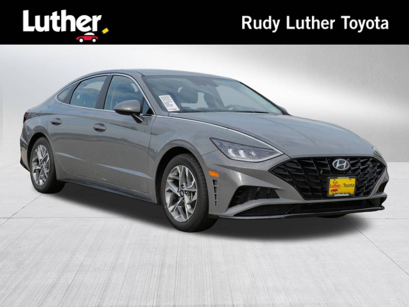 2022 Hyundai Sonata SEL — Sedan — 24,789 mi — Golden Valley, MN