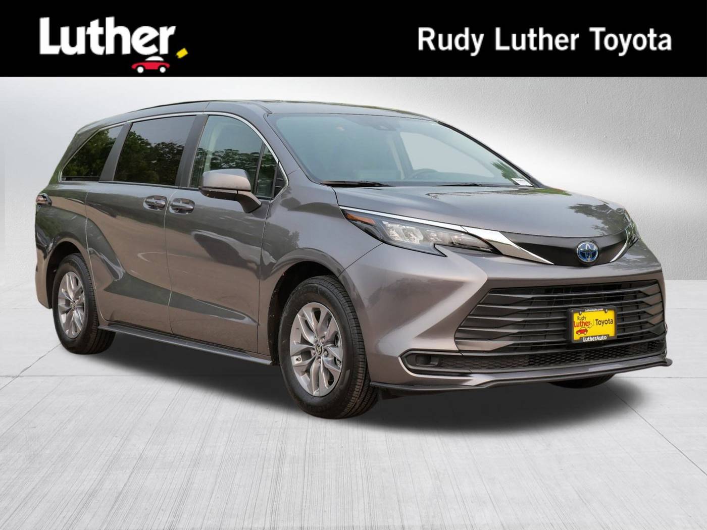 2024 Toyota Sienna LE — Minivan — 7,744 mi — Golden Valley, MN
