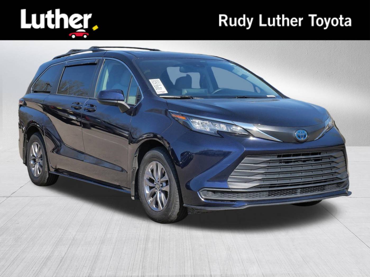 2021 Toyota Sienna LE — Minivan — 63,501 mi — Golden Valley, MN