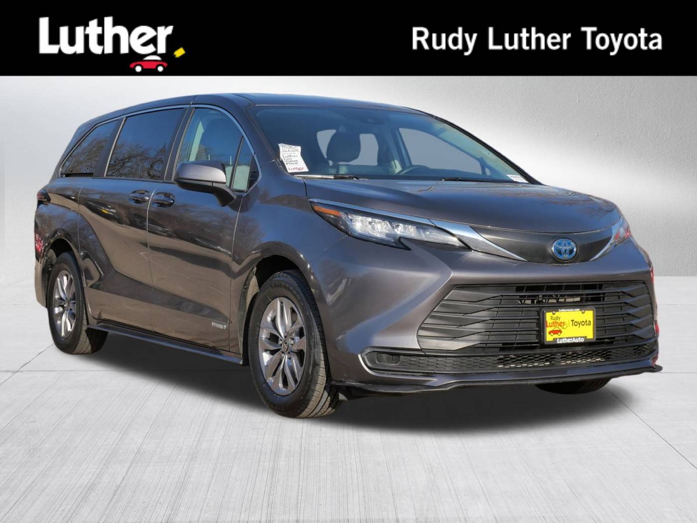 2021 Toyota Sienna LE — Minivan — 39,674 mi — Golden Valley, MN
