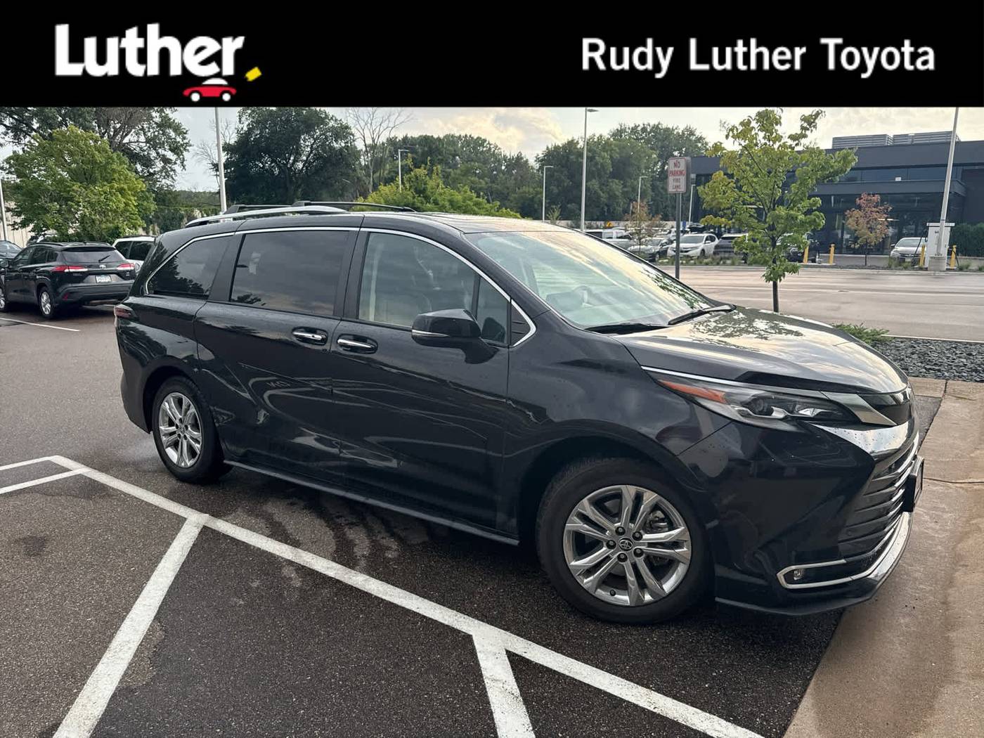 2022 Toyota Sienna Platinum — Minivan — 43,776 mi — Golden Valley, MN