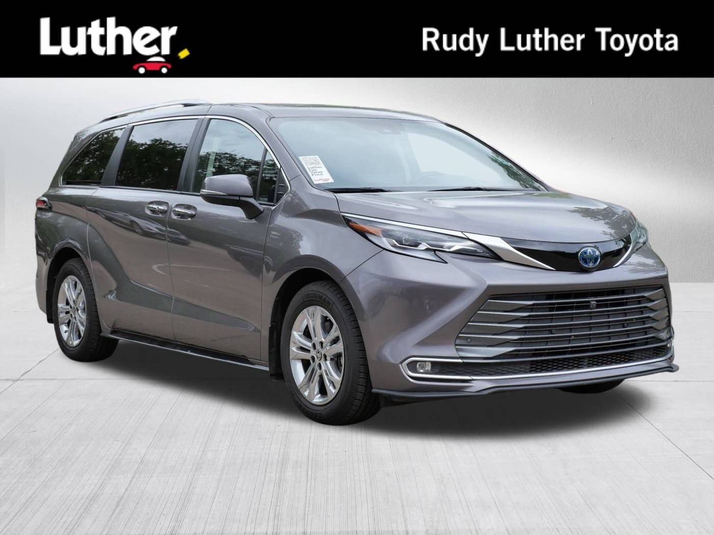2022 Toyota Sienna Platinum — Minivan — 132,209 mi — Golden Valley, MN