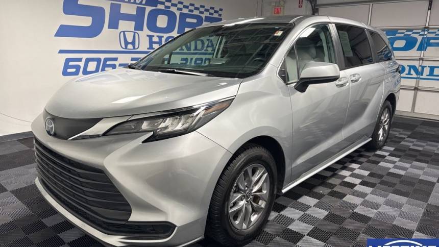 2022 Toyota Sienna LE — Minivan — 41,502 mi — Ivel, KY