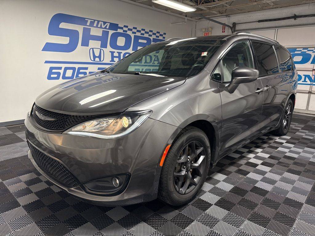 2018 Chrysler Pacifica Touring L — Minivan — 152,118 mi — Ivel, KY