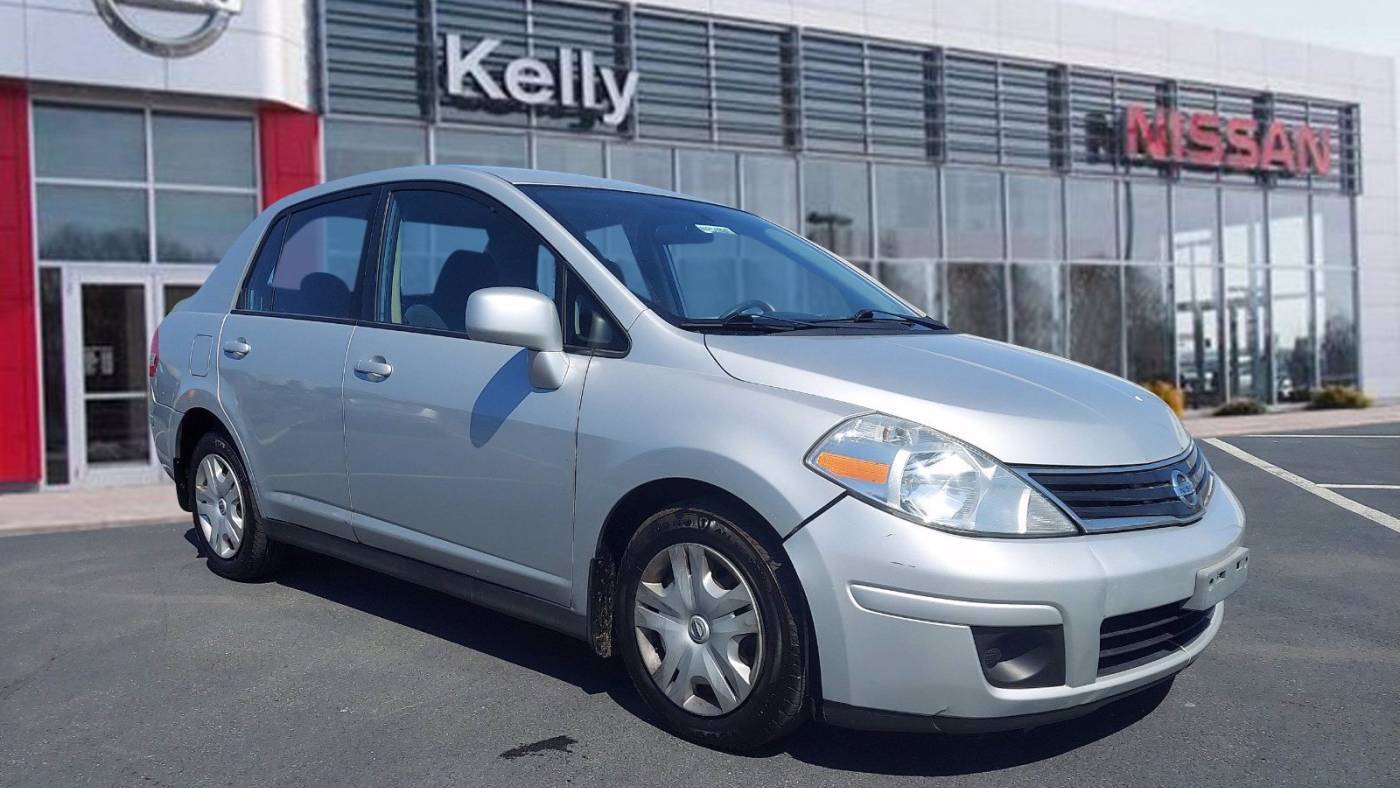 Nissan versa 2010