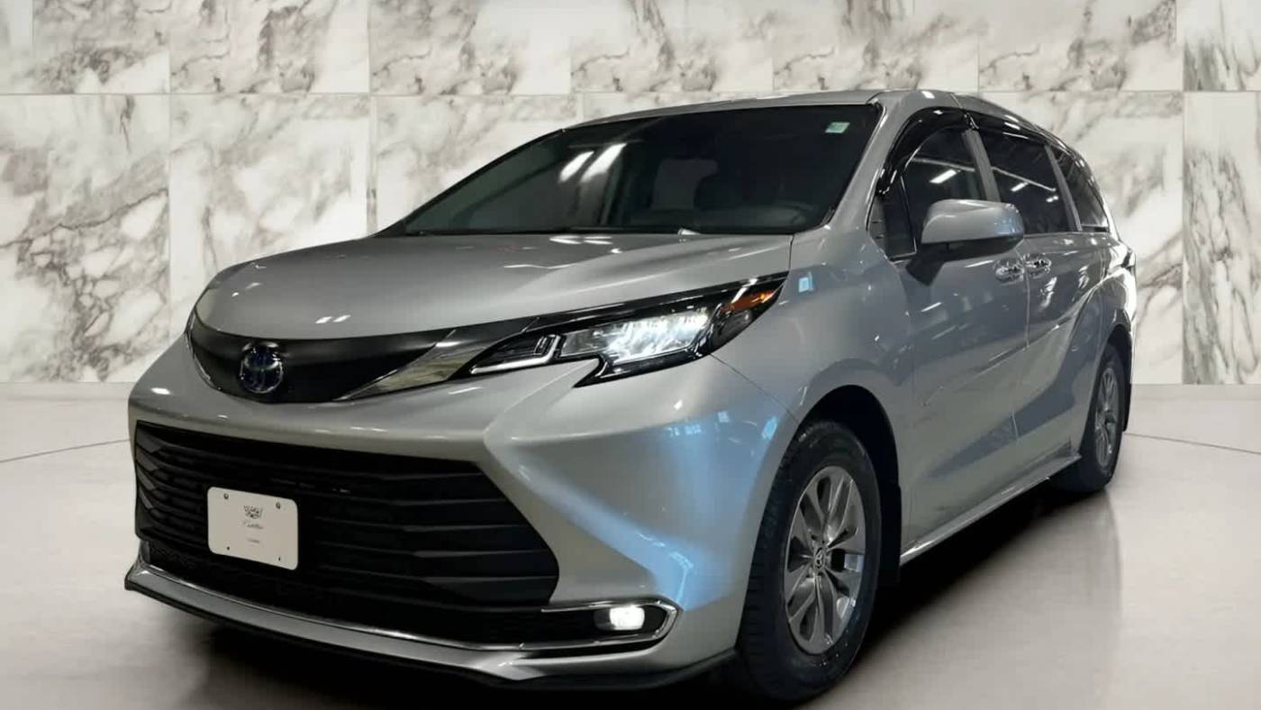 2023 Toyota Sienna XLE — Minivan — 36,817 mi — Woburn, MA