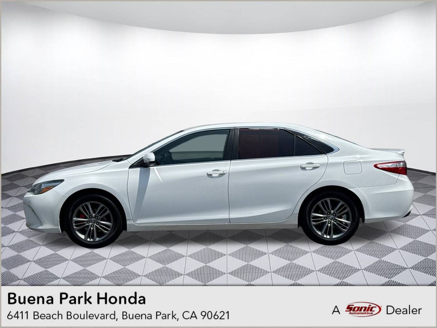 2015 Toyota Camry SE — Sedan — 128,409 mi — Buena Park, CA