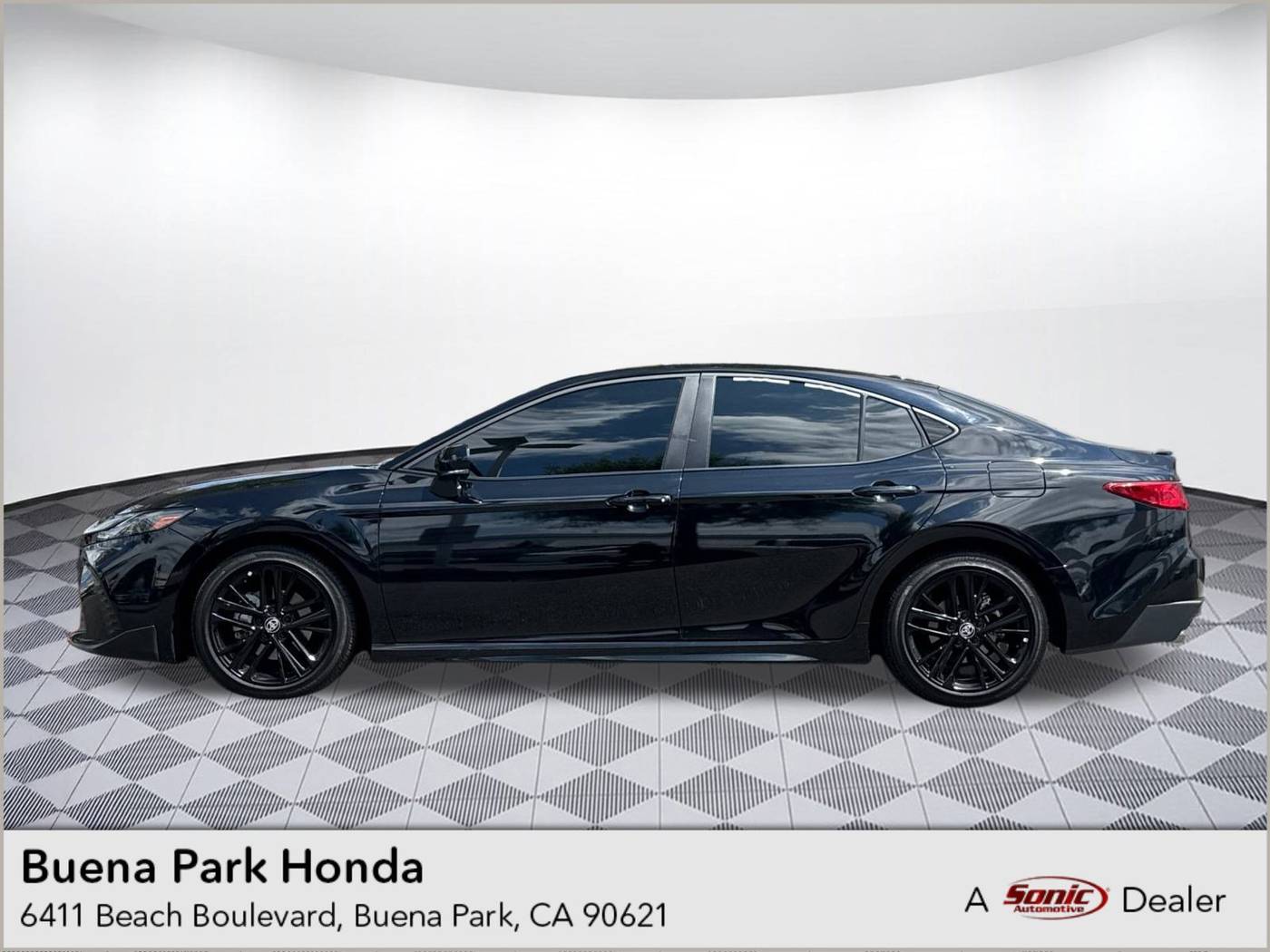 2025 Toyota Camry Hybrid SE — Sedan — 11,466 mi — Buena Park, CA