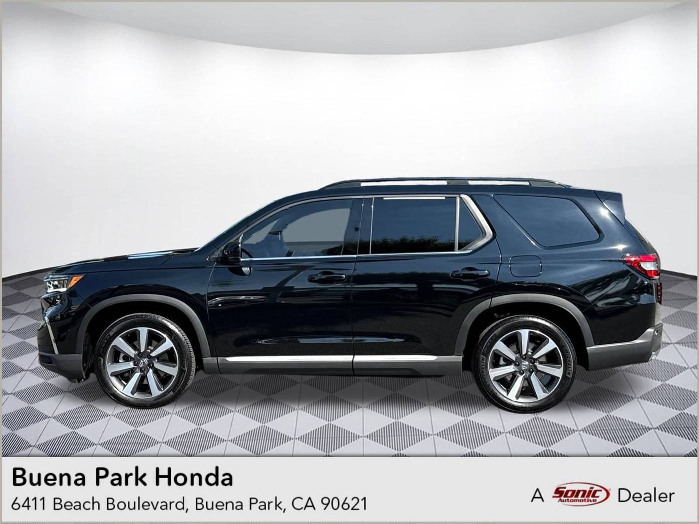 2025 Honda Pilot Touring — SUV — 10,329 mi — Buena Park, CA