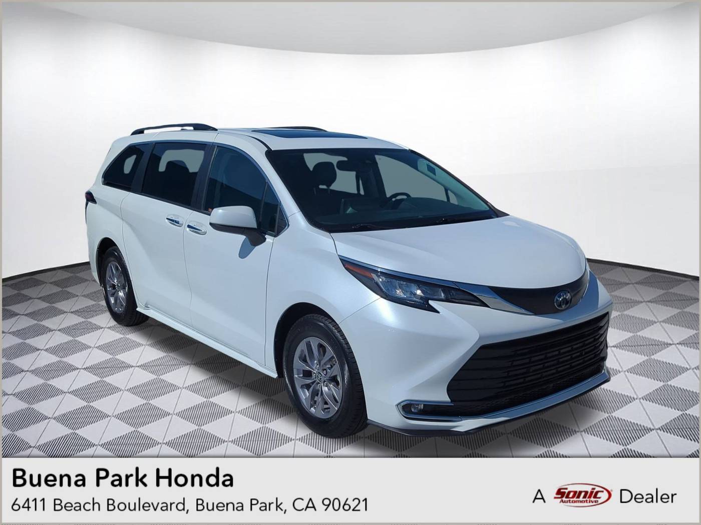 2023 Toyota Sienna XLE — Minivan — 65,148 mi — Buena Park, CA
