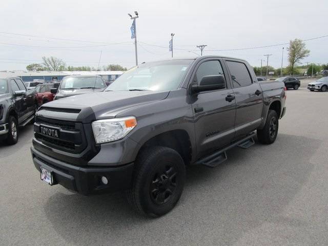 2017 Toyota Tundra SR5 — Pickup Truck — 100,501 mi — Davenport, IA