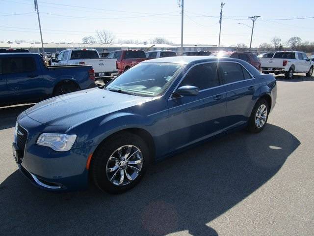 2022 Chrysler 300 Touring — Sedan — 5,604 mi — Davenport, IA