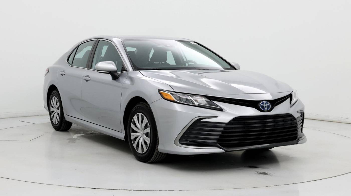 2022 Toyota Camry Hybrid LE — Sedan — 2,301 mi — Kentwood, MI