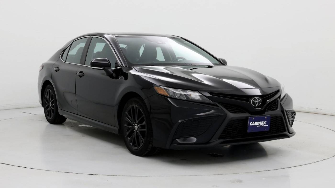 2022 Toyota Camry SE — Sedan — 53,595 mi — Kentwood, MI